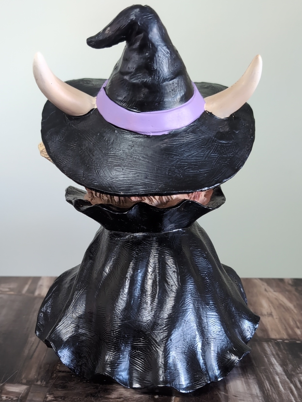 Adorably Spooky Witchy Highland Cow Farmhouse Halloween Tabletop Decor ๐ฎ๐ง - Picture 7 of 10
